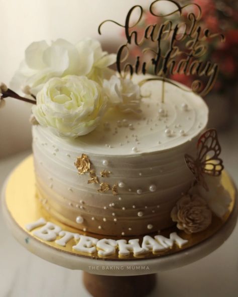 Gold Heart Cake, Cake Ideas For Women Birthday, Cake With Pictures, Cake Ideas For Women, 40th Birthday Cake For Women, Happy Birthday Flower Cake, Elegant Birthday Cakes, Love For Life, 40th Birthday Cakes