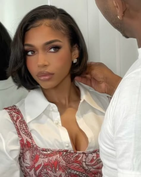 Bob Hairstyles On Black Women, Style Short Hair Bob Black Women, Ryan Destiny Bob, Hairstyles For Oval Face Shape Black Women, Lori Harvey Bob Hairstyle, Middle Part Short Hair Black Women, Short Side Bob Black Women, Bob Wedding Hairstyles Black Women, Lori Harvey Short Bob