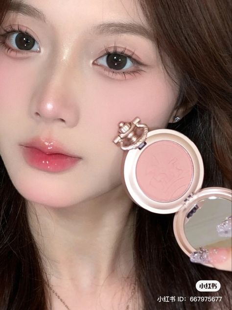 Douyin Wallpaper Pink, Pink Chinese Makeup, Peach Douyin Makeup, Peach Makeup Look Korean, Douyin Pink Makeup, Korean Pink Makeup, Korea Makeup Look, Pink Korean Makeup, Chinese Makeup Look