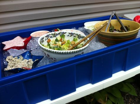 Thank you "Happy House Wife" for this.  Keep food cool at a BBQ!  Under the bed storage box filled with ice! Diy Cold Food Server, Serving Cold Food Outdoors, Ice Trays To Keep Food Cold, How To Keep Food Cold Outside Party, Cold Food Buffet, Outdoor Party Foods, Food Display Table, Cold Buffet, Drink Coolers