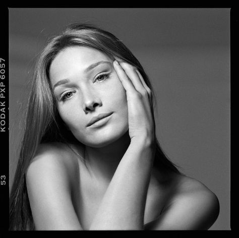 Carla Bruni, Venice, August 31, 1991 #richardavedon @carlabruniofficial #egoiste #unpublished Models 90s, Original Supermodels, 90s Supermodels, 90s Model, Natalia Vodianova, Carla Bruni, 90s Models, Richard Avedon, Modeling Tips