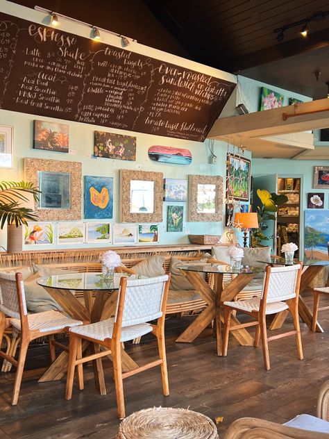 Beach Cafe Exterior, Surf Bar Design, Hawaii Coffee Shop, Beach Juice Bar, Beach Coffee Shop Aesthetic, Surf Coffee Shop, Beachy Coffee Shop, Hawaiian Coffee Shop, Tropical Coffee Shop