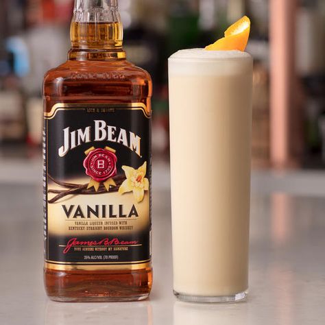 Vanilla Bourbon Fizz | Drink Recipe | Jim Beam® Cocktails Jim Beam Drinks, Jim Beam Apple Recipes, Vanilla Drink Recipes, Lemon Drop Drink, Relaxing Drinks, Jack Daniels Recipes, Vanilla Drink, Vanilla Cocktail, Jim Bean