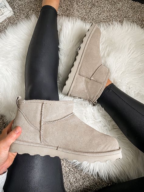 Outfits With Bearpaw Boots, Bear Paw Shorty Boot Outfit, Bearpaw Shorty Boots Outfit, Bear Paw Boots Outfit, Bearpaw Boots Outfit, Buckle Boots Outfit, Bear Paw Boots, Tall Boots Outfit, Outfit Botas