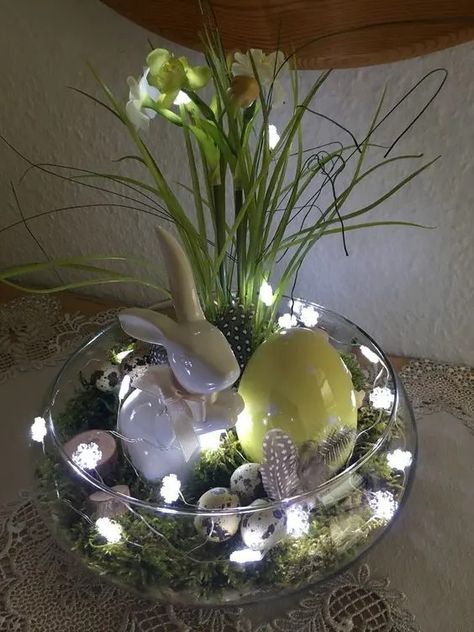 Easter Centerpieces Diy, Easter Flower Arrangements, Easter Arrangement, Deco Champetre, Easter Centerpiece, Easter Craft Decorations, Easter Decorations Christian Church, Easy Easter Decorations, Easter Tree Decorations