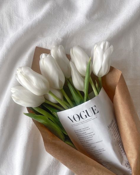 White tulips Vogue Aesthetic, Boquette Flowers, Aesthetic Flowers, Nothing But Flowers, Flower Therapy, White Tulips, Beautiful Bouquet Of Flowers, Minimalist Wallpaper, Tulips Flowers