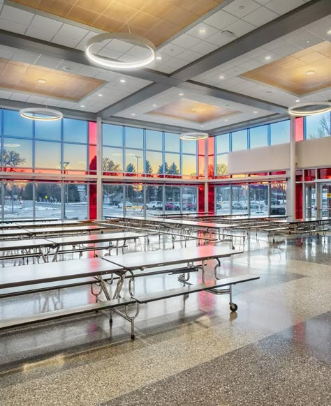 High School Cafeteria Design, Fancy Cafeteria School, Aesthetic Cafeteria School, American High School Cafeteria, Beautiful School Building, Aesthetic School Cafeteria, Science Classroom High School, School Aesthetic Cafeteria, Big Cafeteria