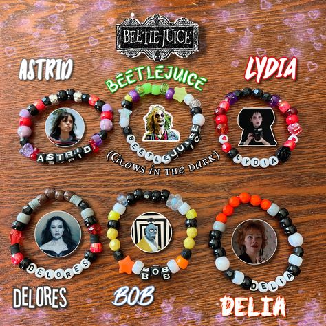 Beetlejuice Bracelet Ideas, Customized Black Trendy Stretch Bracelet, Beetlejuice Bracelet, Beetlejuice Jewelry, Easy Jewelry Making Ideas, Kandi Inspiration, Pulseras Kandi, Bored Jar, Diy Kandi Bracelets