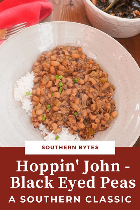 Hoppin' John is as southern as it gets - creamy black-eyed peas cooked with bacon, onions, and garlic - served with a side of homemade cornbread and collard greens. Hoppin John Recipe Southern Style, Southern Black Eyed Peas, Black Eyed Peas Recipe, Hoppin John, Grandbaby Cakes, Peas Recipe, Soul Food Recipes, Homemade Cornbread, Cooking Bacon