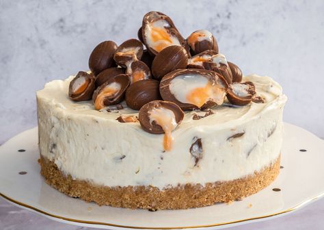 My ‘Eggstra Special’ Gluten Free Creme Egg Cheesecake Recipe (No-Bake) Easter Recipes Ideas, Malteser Cake, Eggstra Special, Easter Cheesecake, Easter Cooking, Gluten Free Easter, Dairy Free Cheesecake, Gluten Free Cheesecake, Homemade Cheesecake