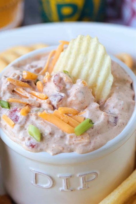 Have you seen this viral Boat Dip Recipe?? Only 5 ingredients and 5 minutes to make! Super creamy, zesty and perfect for parties! Tik Tok Boat Dip, Boat Dip Recipe, Boat Dip, Sausage Cheese Dip, Creamy Jalapeno Dip, Roasted Garlic Aioli, Jalapeno Dip, Creamy Jalapeno, Sour Cream Dip