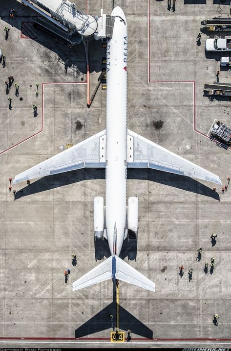 getting ready for taxi Delta Airplane, Space Pilot, Us Airways, Commercial Plane, Delta Air Lines, Airplane Photography, Airport Design, Georgia Usa, Delta Airlines