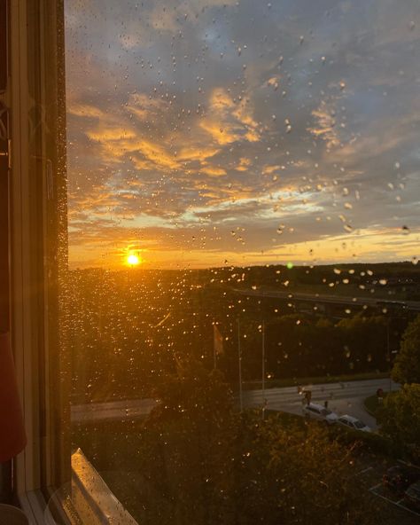 The sunset after it rains Sunshine After Rain Aesthetic, Sun And Rain Aesthetic, Gentle Rain Aesthetic, Rainy Sunset Aesthetic, Sun After Rain Aesthetic, Rain Sunset Aesthetic, Light Rain Aesthetic, After The Rain Aesthetic, Sunny Rain Aesthetic