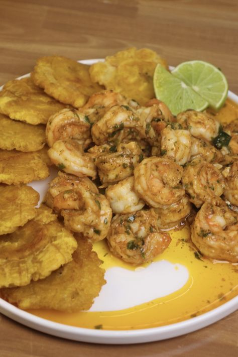 Camarones al Ajillo (Dominican Garlic Butter Shrimp) Dominican Beef Stew, Dominicano Recipes, Stewed Beef, Pumpkin Flan, Chicken Pumpkin, Hispanic Recipes, Boricua Recipes, Pork Roast Recipes, Dominican Food