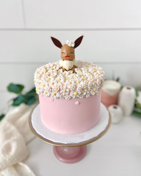 🌸Eevee Cake🌸 Aww…look at that cutie Eevee. That’s how I look when I’m out in nature too. 🌸🌼😊 This is a 6” two layer vanilla cake filled… | Instagram Pokemon Cake Ideas, Pokemon Birthday Party Ideas, Pokemon Cupcakes, Make Macarons, Pokemon Birthday Cake, Pikachu Cake, American Buttercream, Pokemon Cake, 4th Birthday Cakes