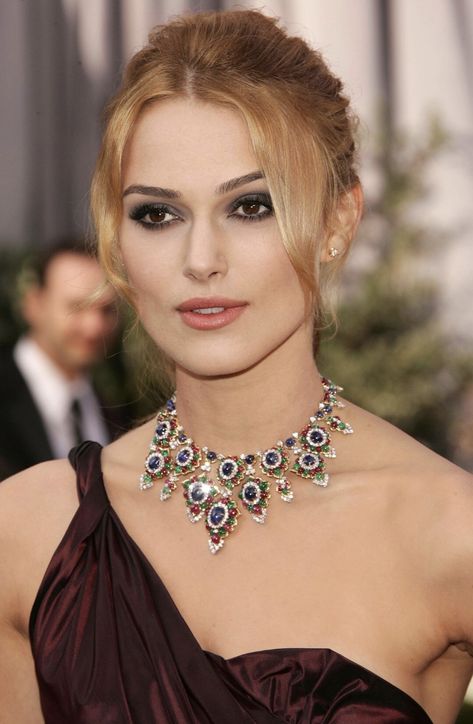 Brown Eyed Makeup, Princess Soraya, Bulgari Necklace, Celebrity Bobs Hairstyles, Calvin Klein Gown, Keira Knightley Style, Oscar Jewelry, Smokey Eyes Makeup, Most Expensive Jewelry