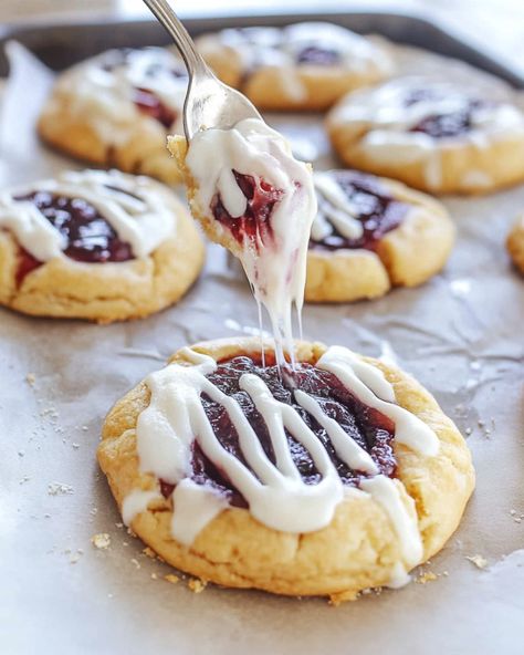 Easy Raspberry Swirl Shortbread Cookies Raspberry Filled Shortbread Cookies, Raspberry White Chocolate Cookies, Fruity Cookies, Whipped Shortbread, Whipped Shortbread Cookies, Xmas Desserts, White Chocolate Cookies, Shortbread Cookie Recipe, Cream Cheese Cookies