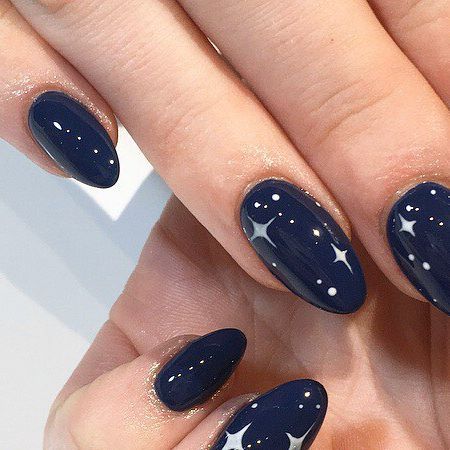 Dark Blue With Stars Nails, Formal Blue Nails, Dark Blue Starry Nails, Blue Nails Acrylic With Design, Blue Festive Nails, Navy Nails Stars, Midnight Blue Nails With Stars, Midnight Nails Design, Navy Nails With Stars