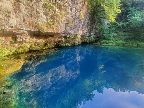 This Sapphire Spring Is So Gorgeous It Looks Photoshopped – Mainstream Adventures Clear Blue Water, Summer Sky, Blue Spring, Swimming Holes, Spring Nature, Blue Springs, National Park Service, Sapphire Blue, Family Activities