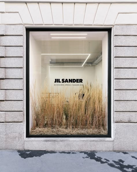 JIL SANDER on Instagram: “#JILSANDER Milan’s via Sant’Andrea store Accessories installation 📸 @federicotorra #JilSanderbyLucieandLukeMeier” Display Visual Merchandising, Visual Merchandising Displays, Window Display Design, Store Concept, Retail Windows, Store Windows, Shop Window Design, Store Window, Boutique Interior