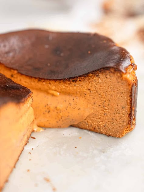 Thai Tea Basque Cheesecake - Catherine Zhang Brownie Basque Cheesecake, Best Basque Burnt Cheesecake Recipe, Thai Tea Cheesecake, Thai Tea Desserts, Thai Tea Cake, Thai Dessert Recipes, Unique Baking Recipes, Burnt Basque Cheesecake Recipe, Thai Tea Recipe