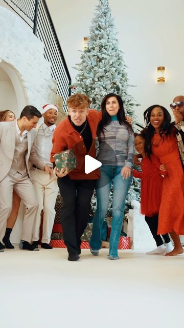 White Christmas Dance, Funny Christmas Videos, Dance Video Song, Biting People, Weekend Routine, Outdoor Christmas Decoration Ideas, Christmas Jammies, Bts Memes Hilarious, Music Clips