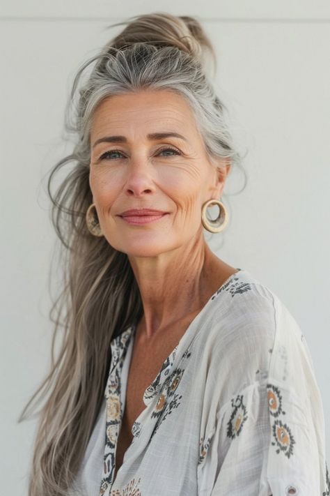 Are you eager to refresh your look and exude a more youthful, vibrant vibe? These 25 hairstyles are guaranteed to help you achieve just that! From chic, modern cuts to face-framing highlights, each of these Glamorous Grey Hair, Face Framing Gray Highlights, Highlights With Grey Hair, Modern Grey Hair, Gray Hair Highlights Aging Gracefully, Natural Woman Aesthetic, Long Hair Over 60 Aging Gracefully, Gray Hair Hairstyles, Long Grey Hair