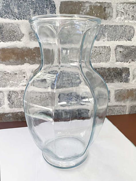 Chalk Painting Glass Vases, How To Paint Vase With Baking Soda, What To Do With Old Flower Vases, Home Decor Vases Ideas, Baking Soda Painted Vase, Paint Clear Vase, Clear Glass Vases Decor Ideas Fall, Paint Vases With Baking Soda, Painting Vases With Baking Soda