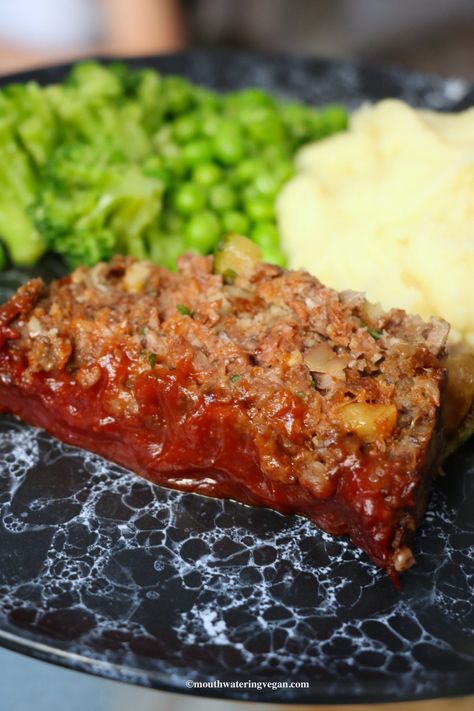 Classic Vegan 'Meatloaf' - Mouthwatering Vegan Best Vegan Meatloaf, Impossible Meatloaf, Vegan Meatloaf Recipes, Vegan Meatloaf Recipe, Veggie Meatloaf, Meatless Meatloaf, Vegetarian Meatloaf, Vegan Loaf, Salami Recipes