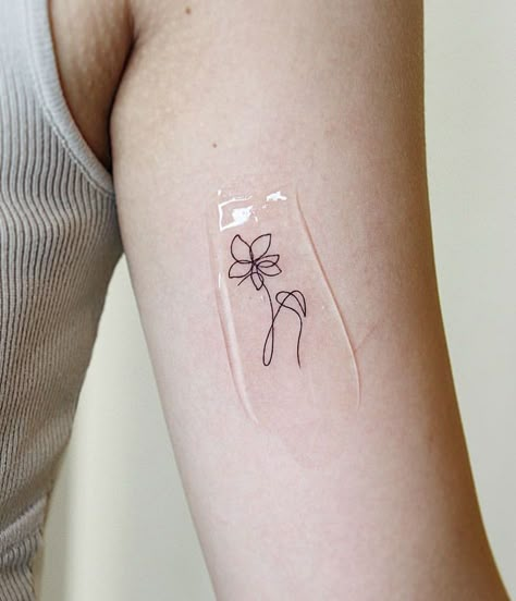 Dainty Korean Tattoos, Korean Fine Line Tattoo, Tattoo Minimal Korean, Bts Flower Tattoo, Korea Inspired Tattoo, Bts Matching Tattoos, Mini Tattoos Bts, Kdrama Tattoo Ideas, Blackpink Tattoo