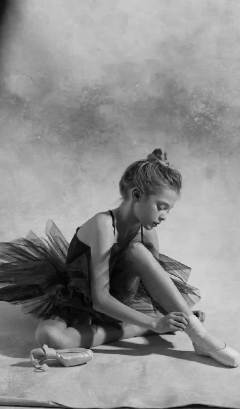 Ballerina Portrait Photography, Toddler Ballet Photography, Ballet Portrait Photography, Kids Ballet Photoshoot, Dance Recital Photos, Ballet Studio Photography, Ballerina Photoshoot Kids, Ballet Photoshoot Poses, Ballet Portraits