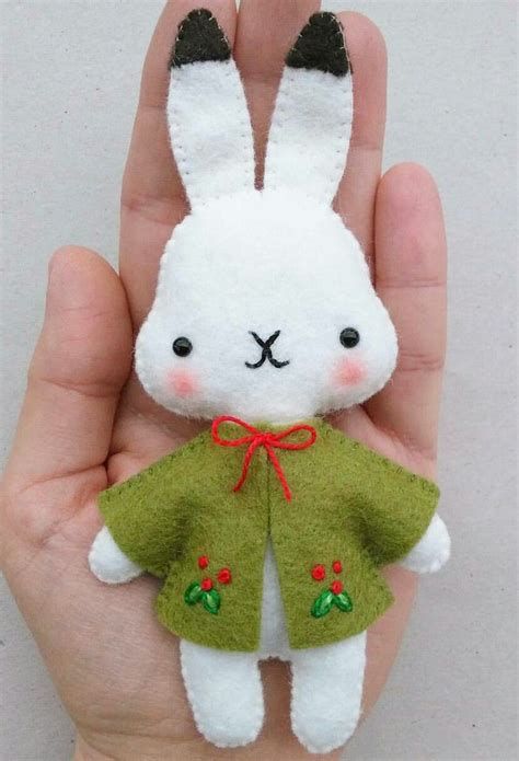 Felt Easter Crafts, Arctic Hare, Easter Embroidery Patterns, Felt Doll Patterns, Handmade Felt Ornament, Felt Craft Projects, Felt Toys Patterns, Felt Animal Patterns, Diy Sewing Gifts