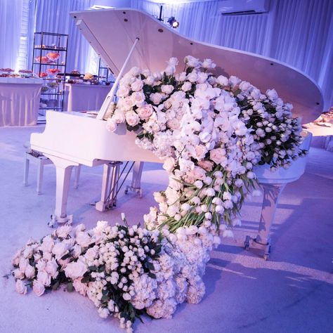 Ivories and white florals coming down from a grand piano. White Piano Wedding, Piano Wedding Decor, Grand Piano Wedding, Piano With Flowers, Grand Piano Decor, Royal Garden Wedding, White Grand Piano, Piano Flowers, Piano Wedding