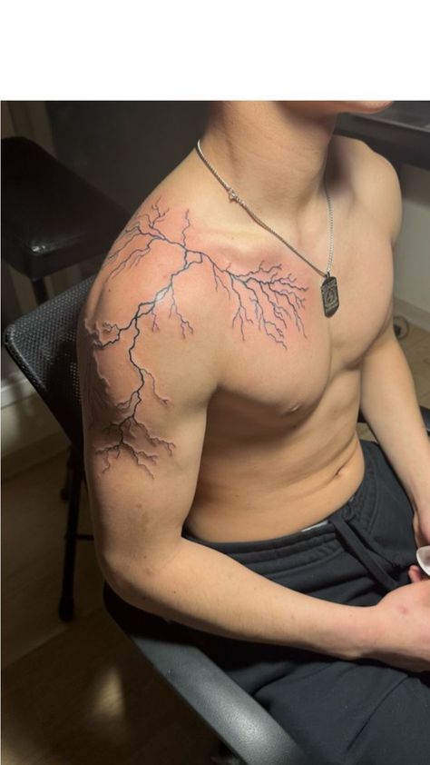 Thunder Tattoo Shoulder, Thunder Tattoo, Blitz Tattoo, Travel Tattoo Ideas, Bicep Tattoo Men, Outer Forearm Tattoo, Hand Tattoo Designs, Lightning Tattoo, Bolt Tattoo