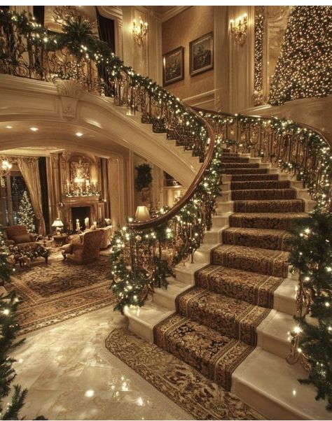 Indoor Xmas Decorations, Christmas Luxury Home, Christmas Luxury Aesthetic, Old Time Christmas Decorations, Mansion Christmas Decor, Luxury Christmas Aesthetic, Holiday Hosting Ideas, Indoor Christmas Decor, Holiday Finds