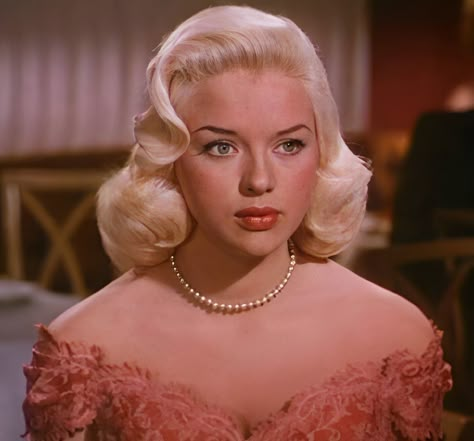 1950s Blonde Hair, She A Baddie She Know, 20th Century Women, Diana Dors, Classic Actresses, Glamour Style, Vintage Girl, Blonde Bombshell, Old Hollywood Glamour