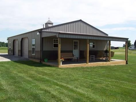 Metal Building with Living Quarters / metal building with living quarters plan and pictures / pole buildings living quarters / 40x60 shop plans with living quarters / living quarters inside metal building / pole house / barn conversion / barndominium #metalbuilding #barndominium #barnconversion Shop With Living Quarters, Metal Shop Building, Plan Garage, Display Visual Merchandising, Steel Building Homes, Architecture Art Nouveau, Metal Building Home, Barn Shop, Modern Floor Plans