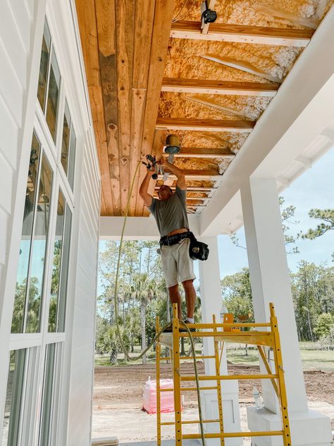 Porch Roof Ceiling Ideas, Wood Plank Ceiling Entryway, Wood Ceiling Outdoor Patio, Wooden Porch Ceiling, Wood Porch Ceiling Ideas, Wood Patio Ceiling, Wood Ceiling Patio, Rustic Front Porch Ideas, Wood Porch Columns