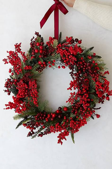 John Lewis Christmas Decorations, Christmas Ikea, Ikea Christmas Decorations, Christmas Wreaths For Windows, Dekoratívne Vence, Jul Diy, Ikea Christmas, Flocked Christmas Trees Decorated, Christmas Inspo