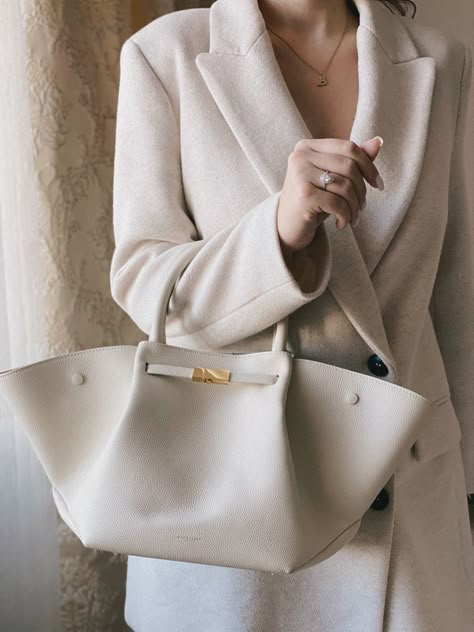 Demellier bag beige outfit Demellier London Bags, Demellier Midi New York, Demellier New York Bag Outfit, Demellier New York Bag, Demellier Bags Outfit, Cream Bag Outfit, Beige Bag Outfit, Demellier Bag, Demellier London