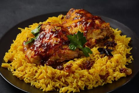 Chicken Middle Eastern, Middle Eastern Roast Chicken, Machboos Recipe Chicken, Arabic Chicken Recipes Middle East, Chicken Arabic Recipes, Lebanese Chicken Recipes, Egyptian Chicken Recipe, Turkish Chicken Recipes, Chicken Breast Recipes With Rice