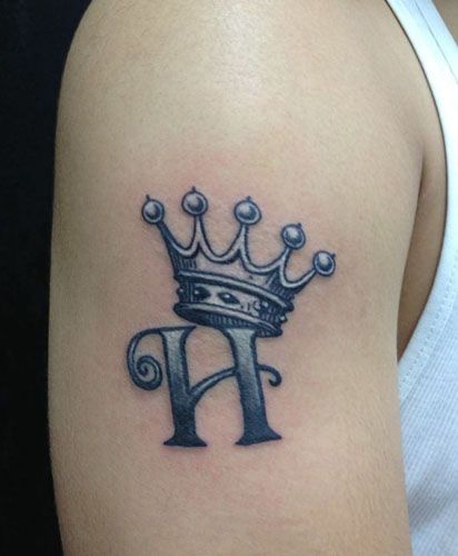 Crown Tattoo Designs 9 King Crown Tattoo, Tattoos About Mom, Mother And Son Tattoo, Cactus Tattoos, Small Wave Tattoo, Tattoos For Moms With Kids, Tattoos Nature, Tattoos Dragon, Tatuagem Masculina Pequena