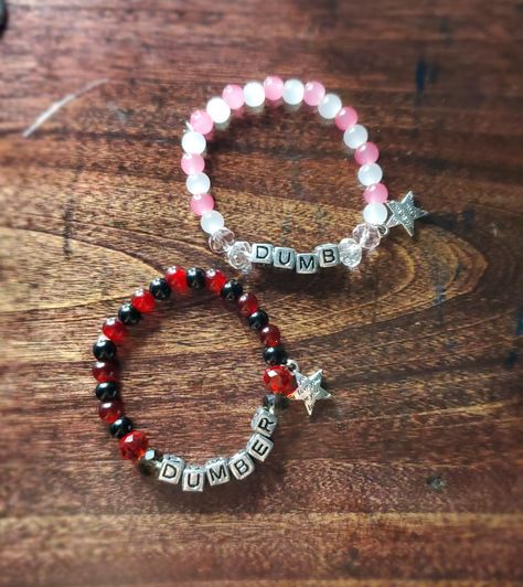 Cool Bracelet Ideas With Clay Beads, Matching Clay Bracelets For Best Friends, Clay Bracelet Ideas For Best Friends, Matching Bracelets Ideas Beads, Bff Matching Bracelets Aesthetic, Funny Word Bracelets Beads, Best Friend Braclet Ideas, Cute Bestie Bracelets, Best Friends Bracelets Beads