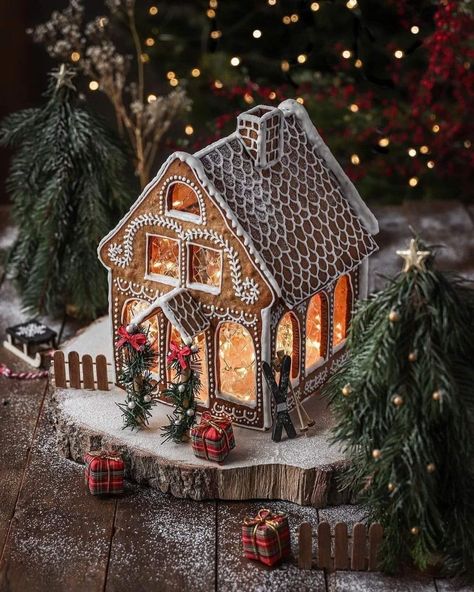 Gingerbread House Template, Gingerbread House Designs, Gingerbread House Cookies, Gingerbread House Decorations, Gingerbread Decorations, Photography Painting, Christmas Gingerbread House, Hello Kitty Christmas, 12 December