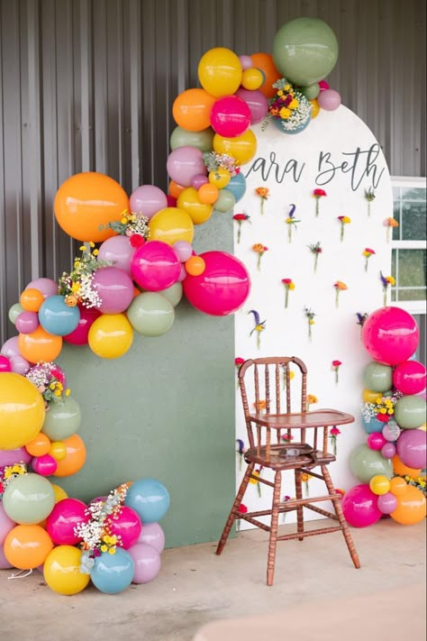 Simple Flower Birthday Party Ideas, Colorful Flowers Birthday Party, Wild Flowers Theme Party, Flower Themed Backdrop, Wildflower Theme Backdrop, Colorful Flower Birthday Theme, Wildflower Party Balloon Arch, Wildflowers Party Decor, Colorful Flower Party Decor