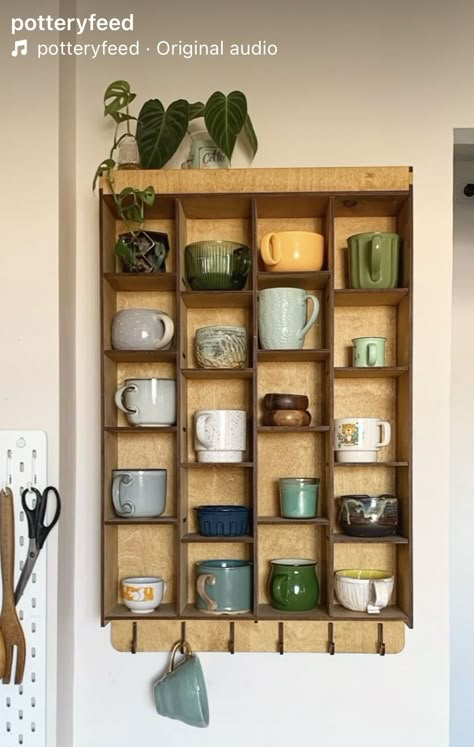 Built In Coffee Mug Shelf, Mugs On Shelf, Mug Holder Shelf, Kitchen Mug Storage, Mug Shelf Ideas, Espresso Cup Display, Shelf For Mugs, Mug Shelf Diy, Mug Shelf Display Diy