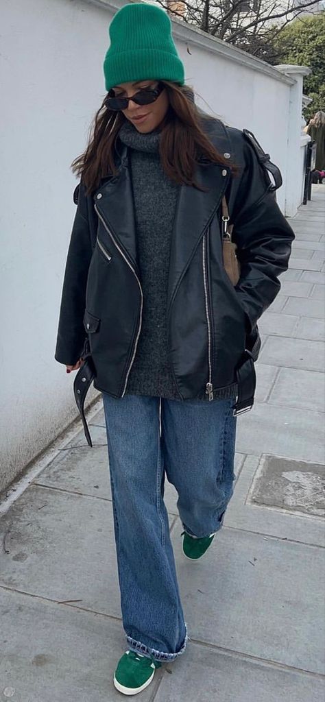 Casual Street Style Aesthetic, Edgy Scandinavian Fashion, Edgy Hoodie Outfit, Style Autumn 2023, Style Inspiration Winter 2023, Autumn Winter 2023 Street Style, Nyc Winter Street Style 2024, Scandi Street Style 2023, Autm Outfit Women 2023