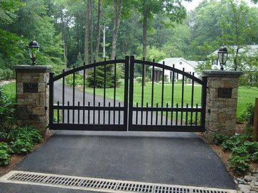 front gate entrance ideas with stone | Front Entry Piers & Gates / Stone Bridges traditional landscape Entrance Gates Driveway, Gate Driveway, Metal Driveway Gates, Farm Gates, Tor Design, Gates Driveway, Home Fencing, Gate Entrance, Entry Gate