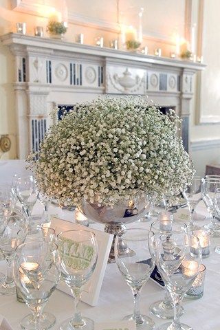 Romantic Centerpieces, Table Centerpiece Flower, Gypsophila Wedding, Table Arrangements Wedding, Breath Flowers, Tafel Decor, Romantic Table, Babies Breath, Wedding Table Flowers