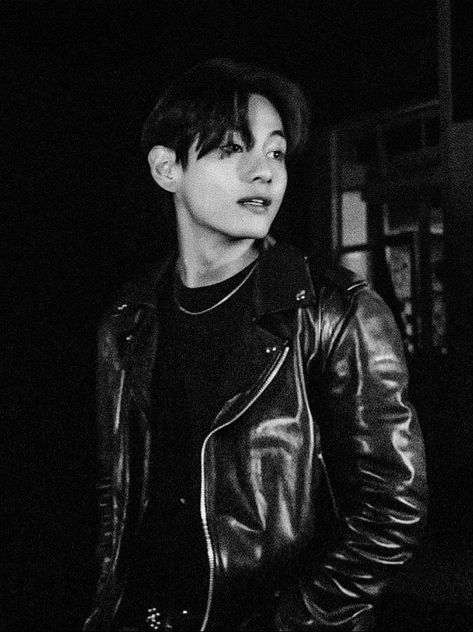 V Bta, Taehyung Photoshoot, First Love Bts, Kim Taehyung Wallpaper, Foto Jungkook, V Taehyung, Foto Bts, Bts Photo, Black Aesthetic